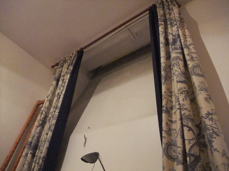 部屋の窓