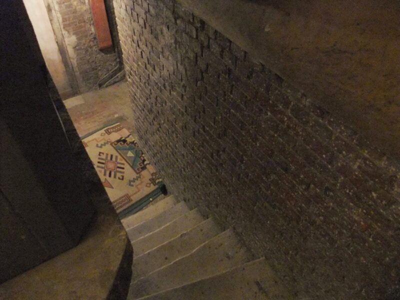 地下への階段